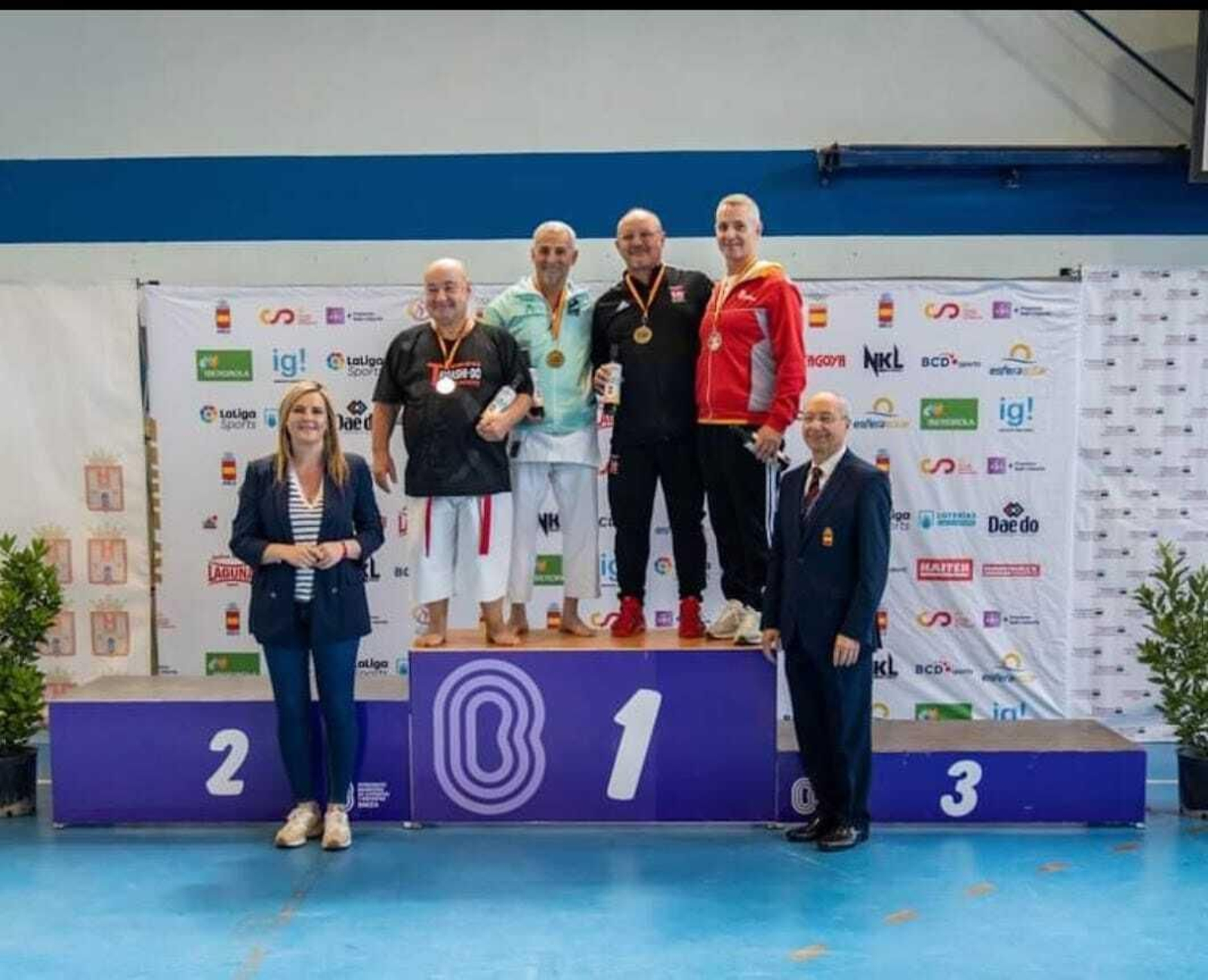 Podio de ganadores con Juan Carmona con la medalla de oro conquistada.
