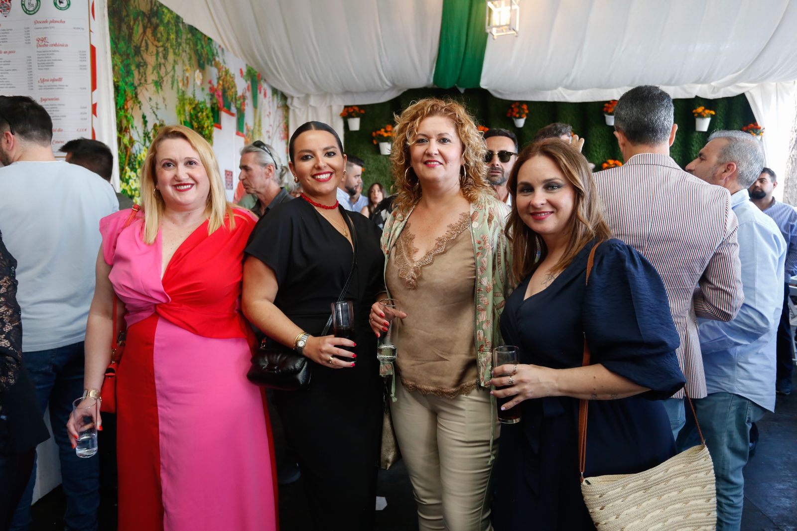 Búscate en la fotos del viernes en la feria de Los Barrios