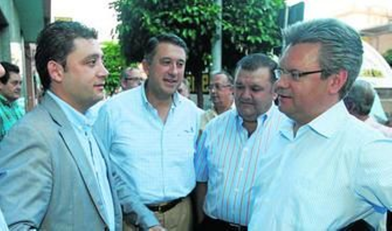 Rafael Velasco junto a Rafael Blanco, Antonio Zurera y Esteban morales, ayer en Córdoba.