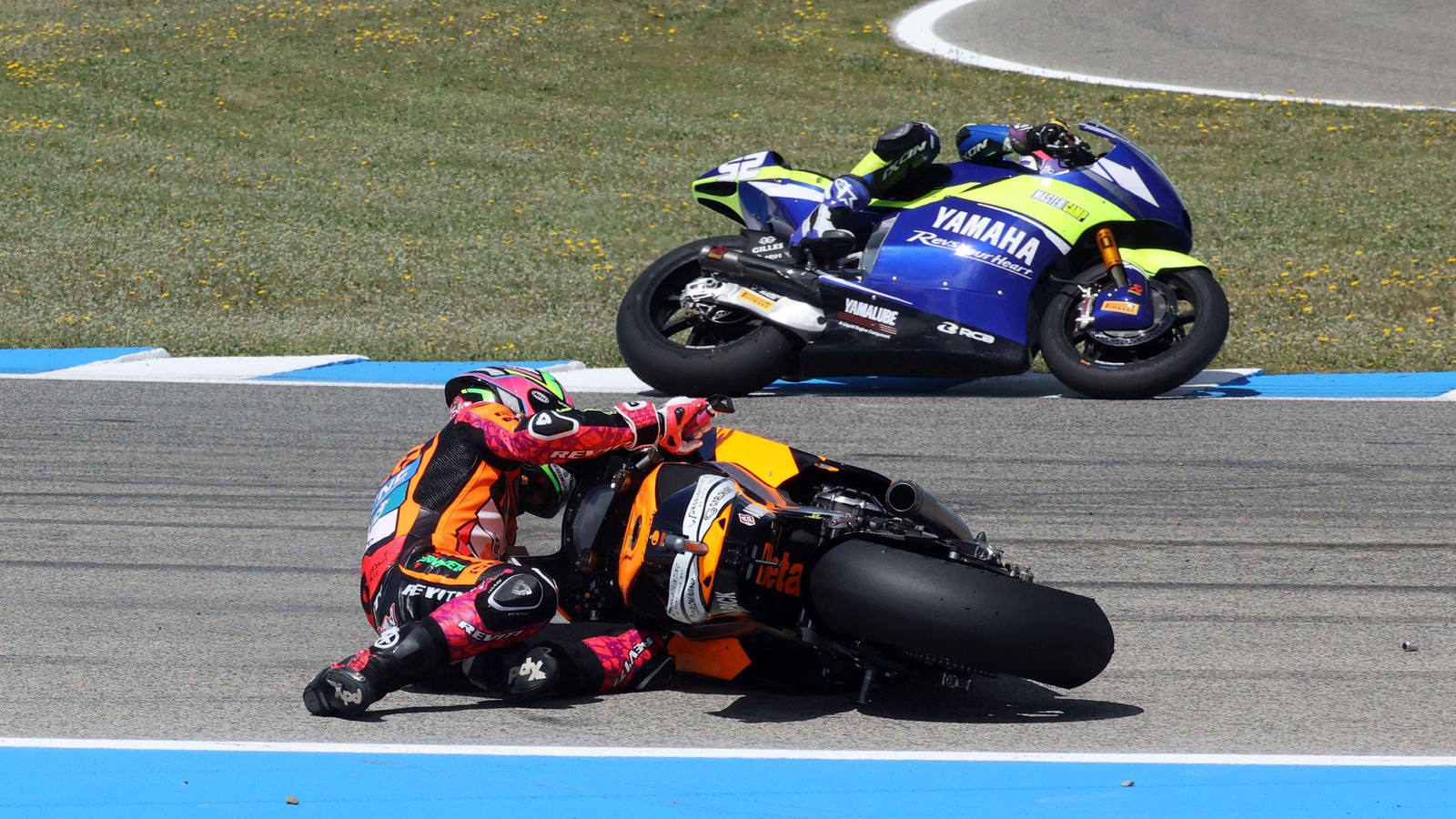 Imágenes de las caídas en las carreras del GP España en Jerez
