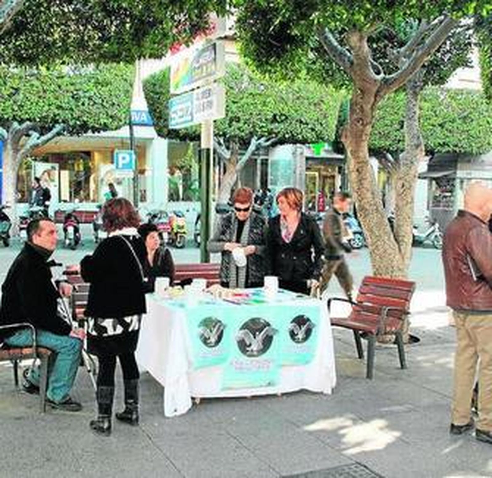 La mesa instalada en la plaza del Educador de la capital.