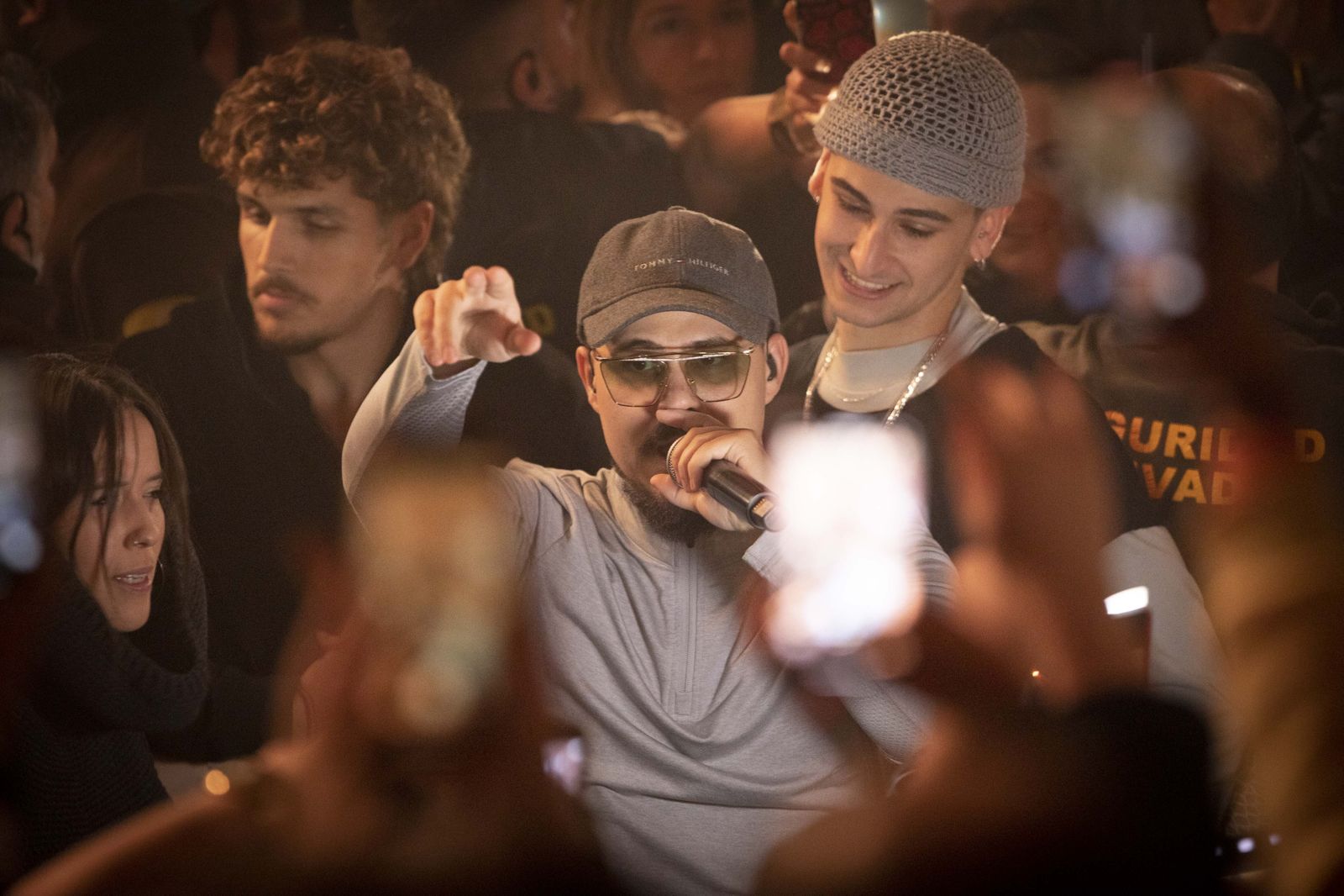 Dellafuente vuelve a tocar la cúspide en su segundo concierto en Granada, en imágenes