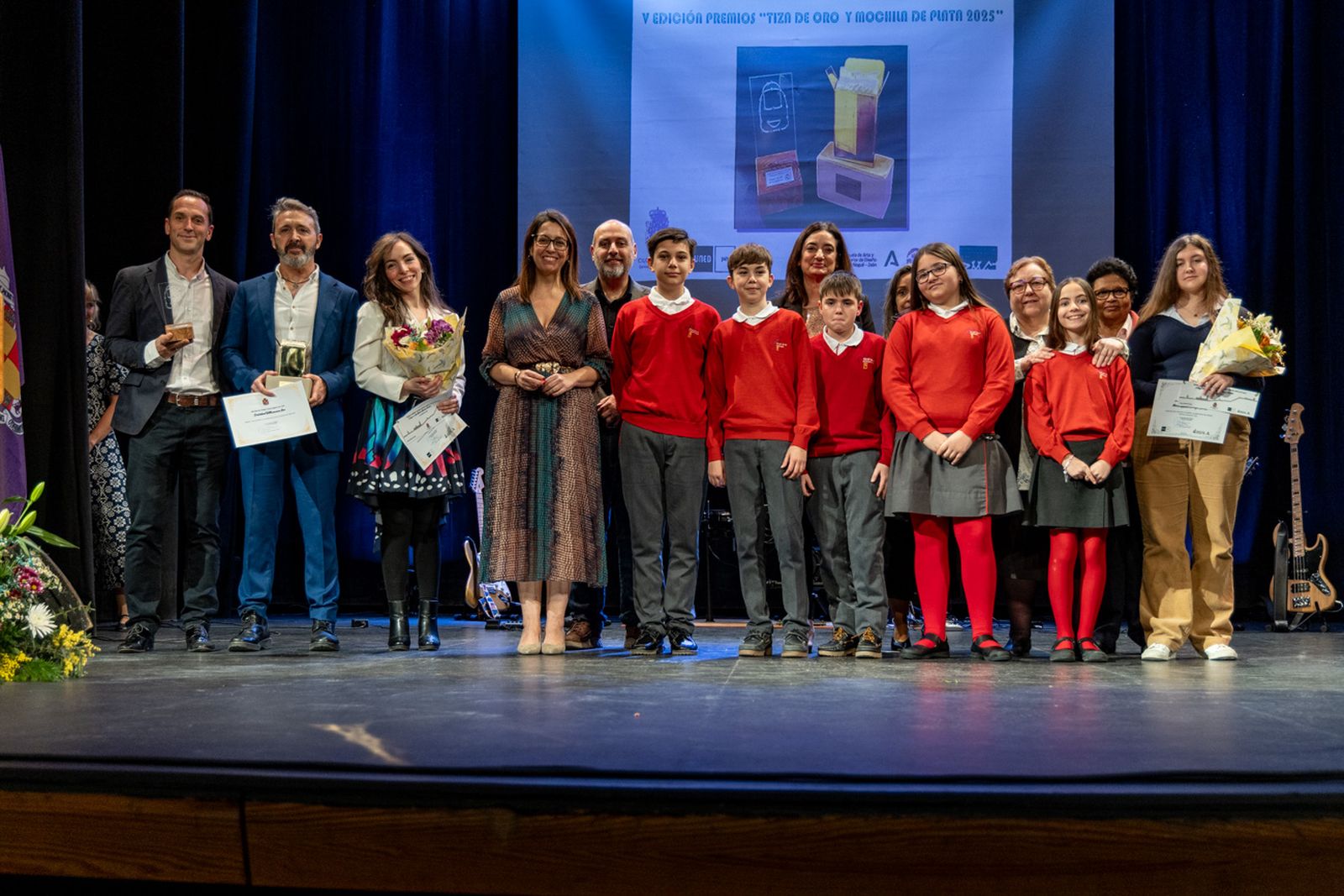 El profesor Cristóbal Villanueva y el proyecto ‘El Sabiondo’ reciben la Tiza de Oro y Mochila de Plata