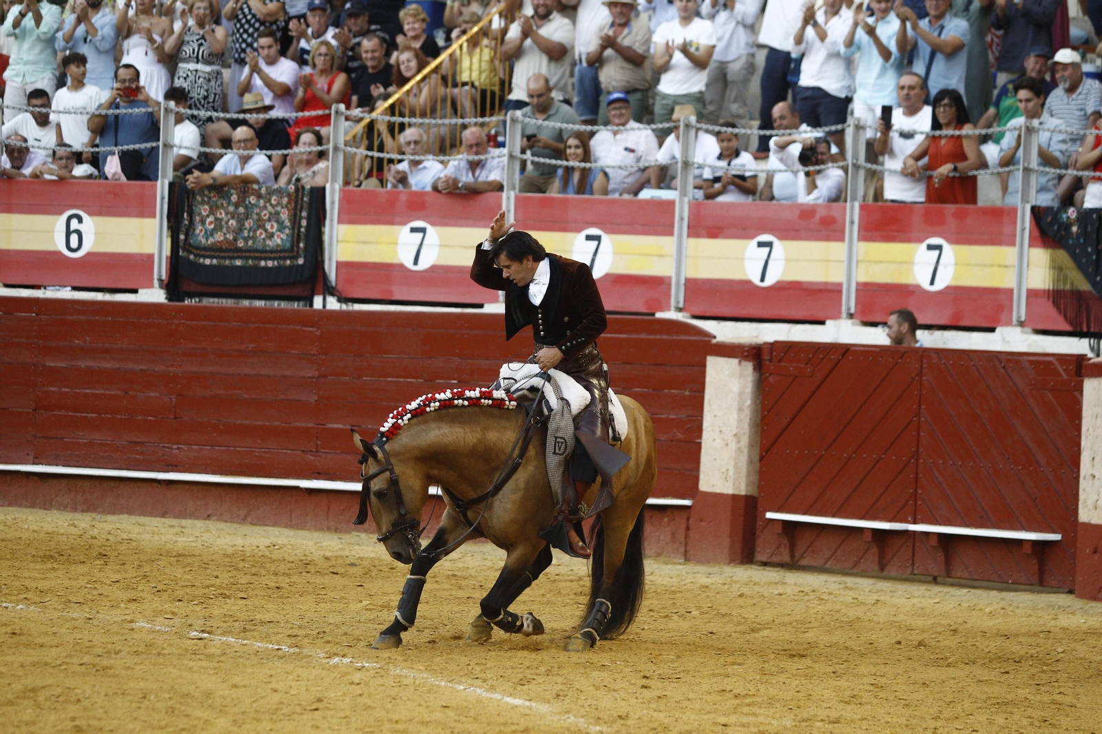 Las mejores imágenes de la corrida de toros de Diego Ventura, Talavante y Pablo Aguado, en Almería