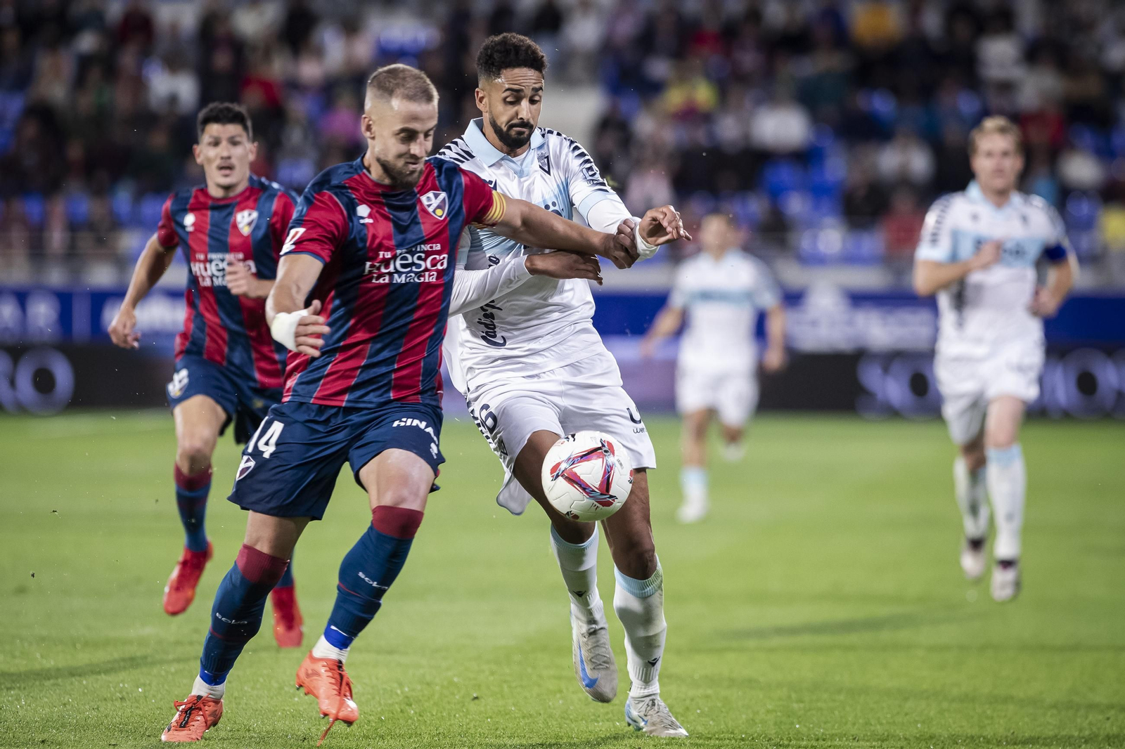 Las imágenes del partido entre el Huesca y el Cádiz C.F