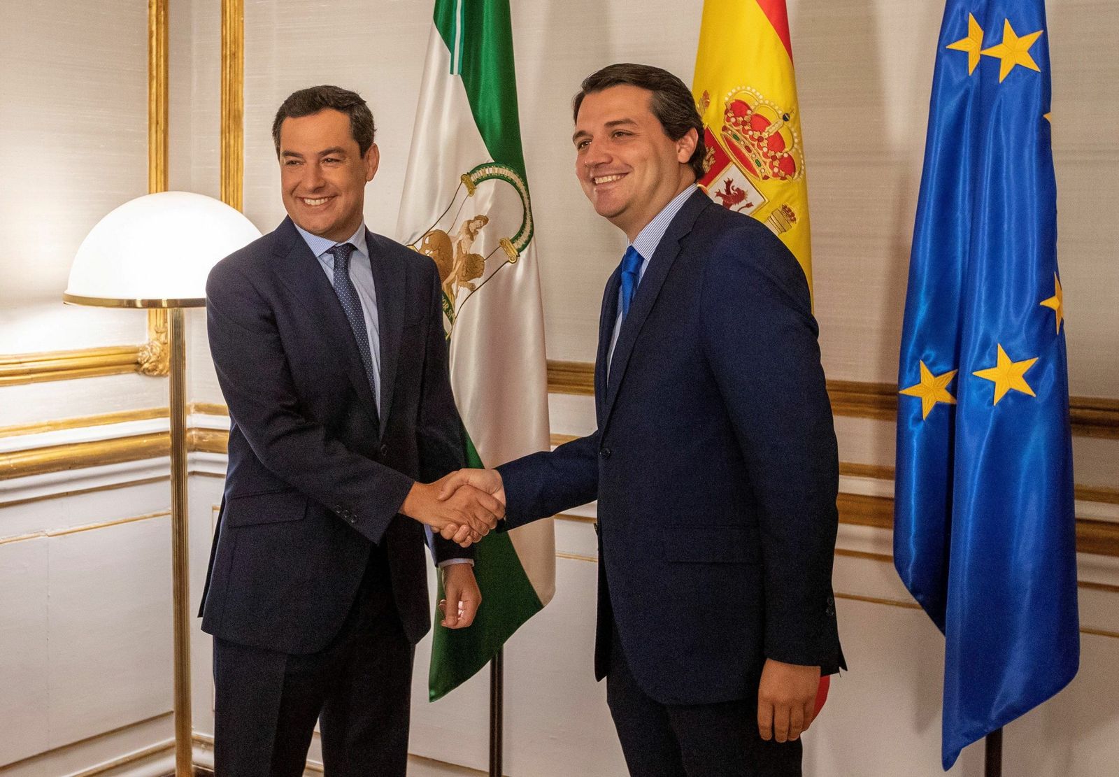 Moreno y Bellido se saludan en el Palacio de San Telmo.
