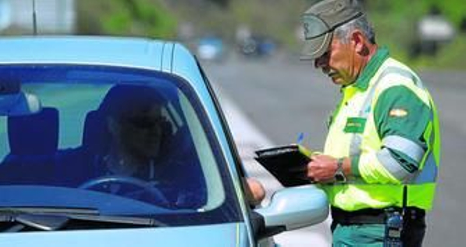 La Guardia Civil montó ayer un control en la carretera de Cenes de la Vega.