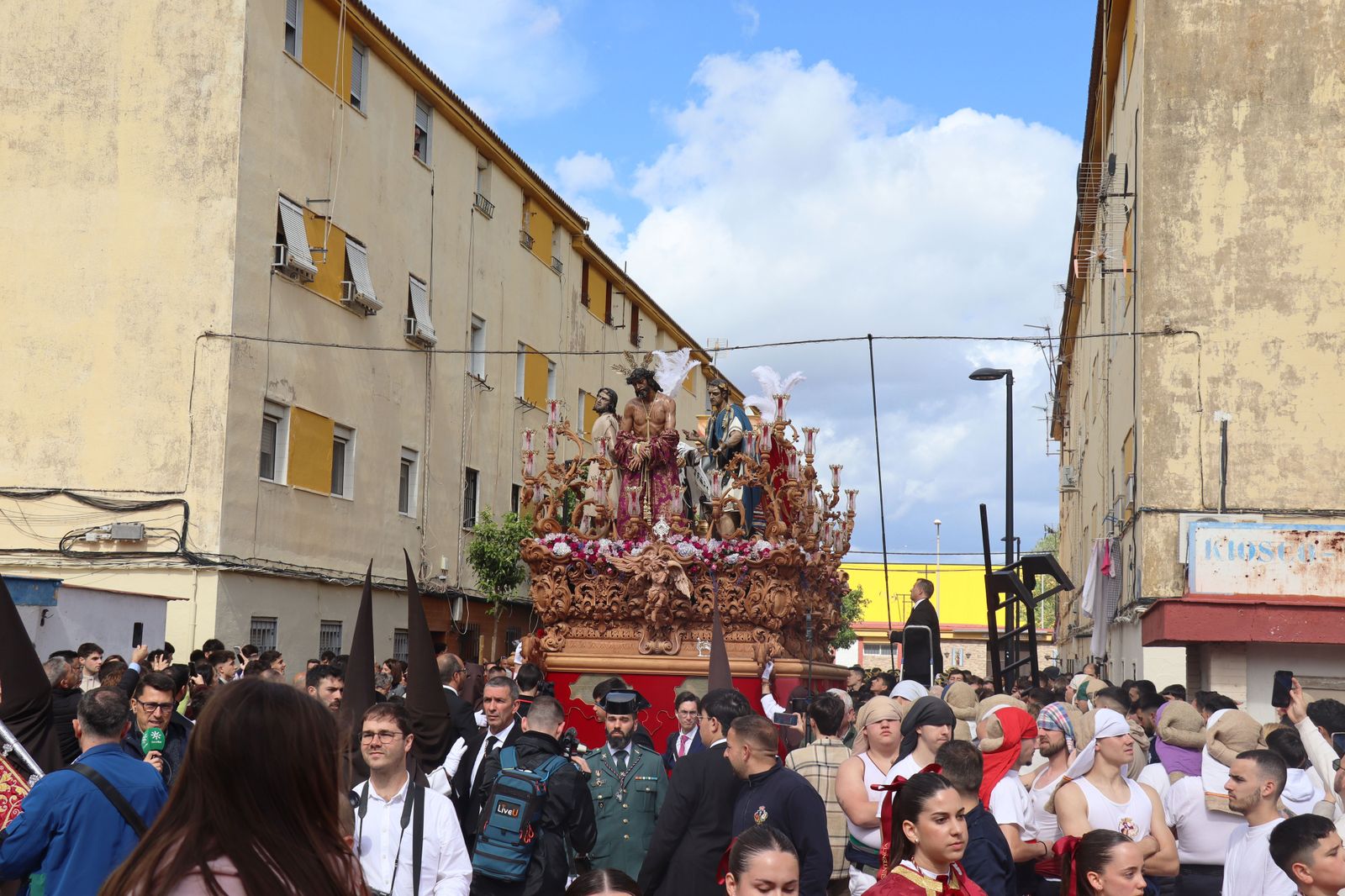 Las mejores imágenes del Martes Santo en Huelva: La Hermandad de La Sentencia