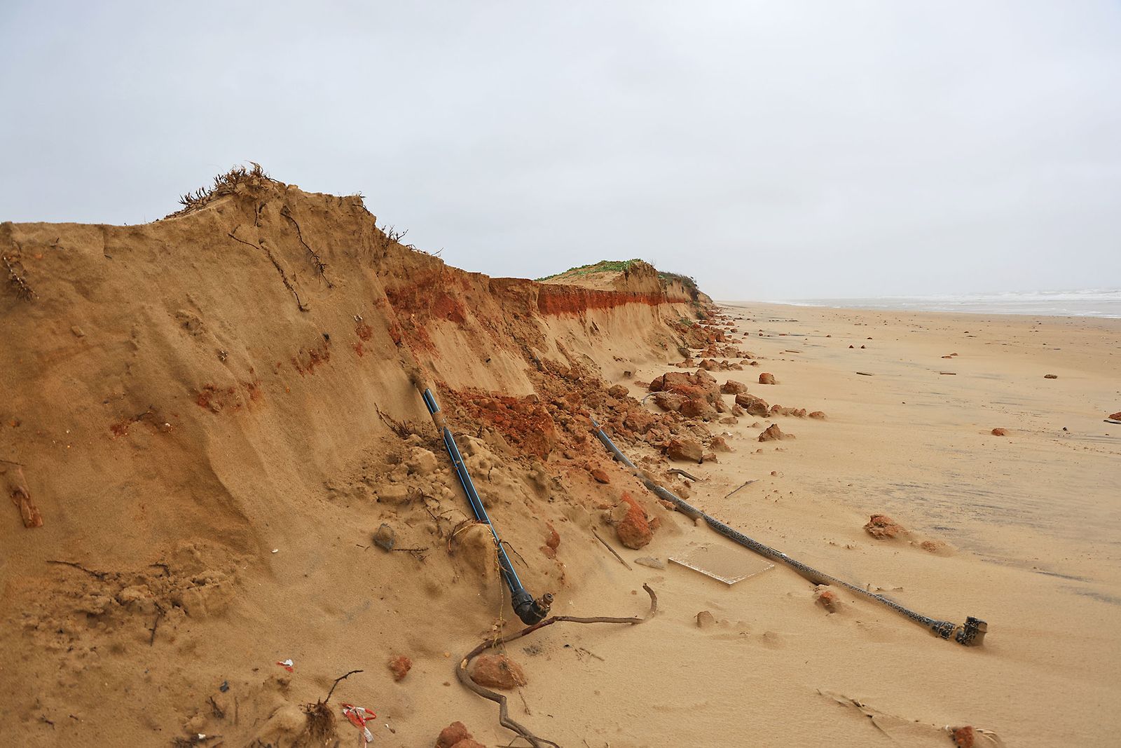 Las Fotografías de los daños ocasionados por la borrasca Leonardo en la playa de La Bota