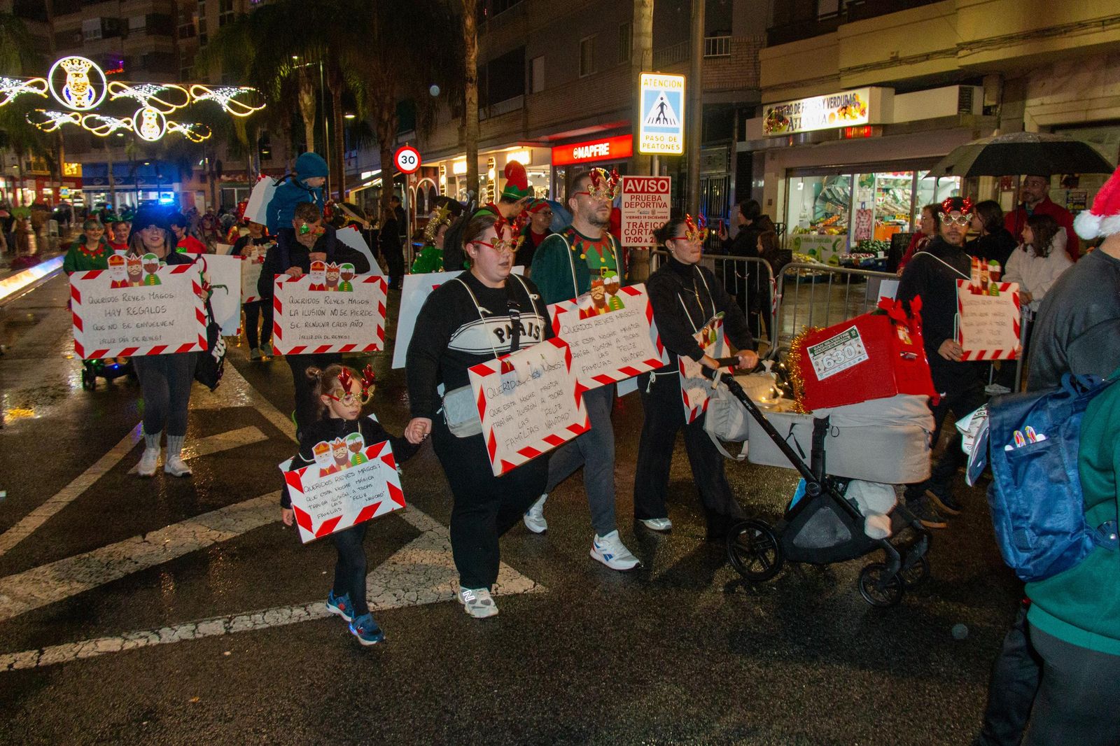 Ni la lluvia puede con la San Silvestre de Motril