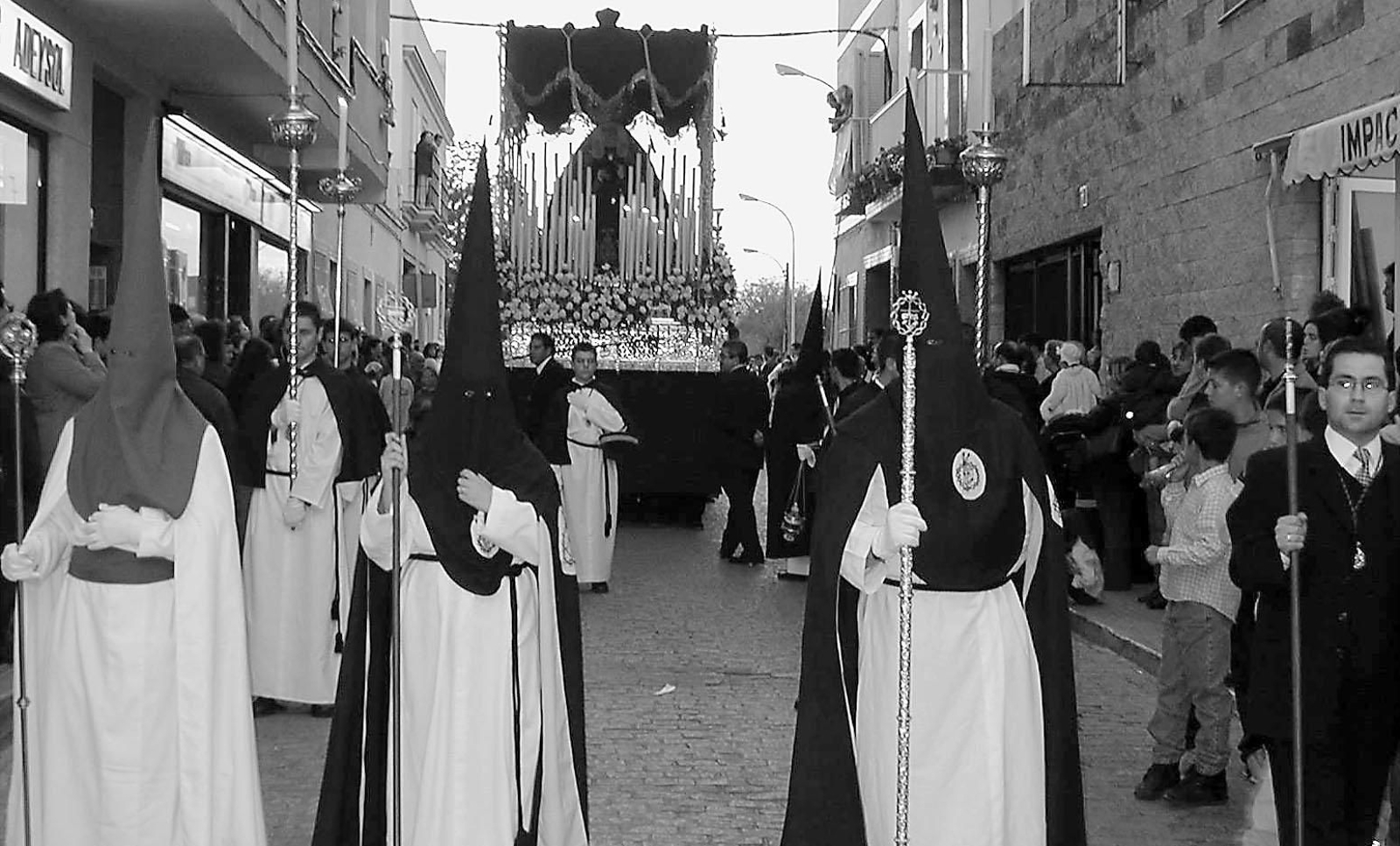 2003. Salida procesional de la Hermandad