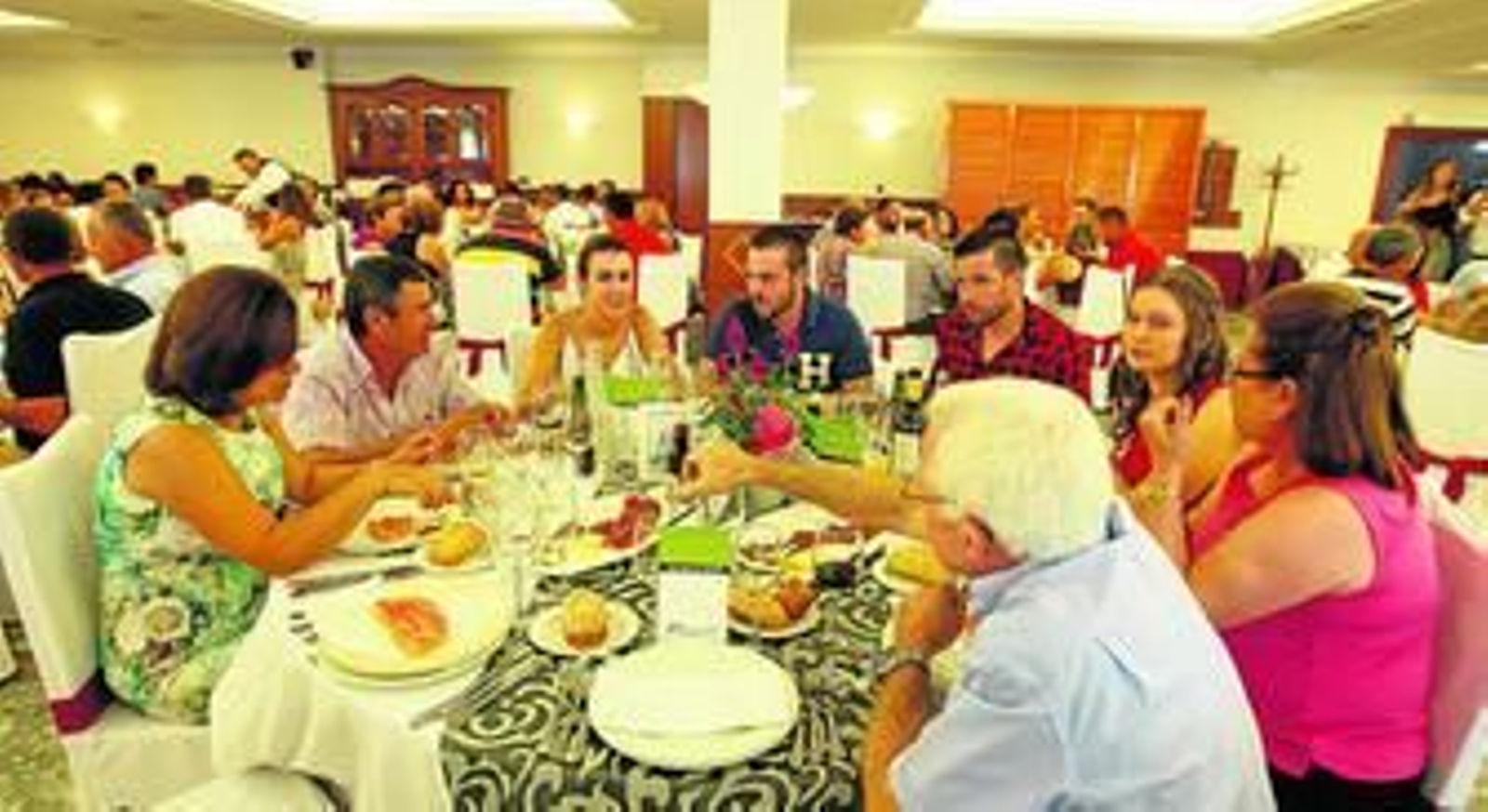 Acrena reúne a todos sus socios para celebrar el fin de campaña