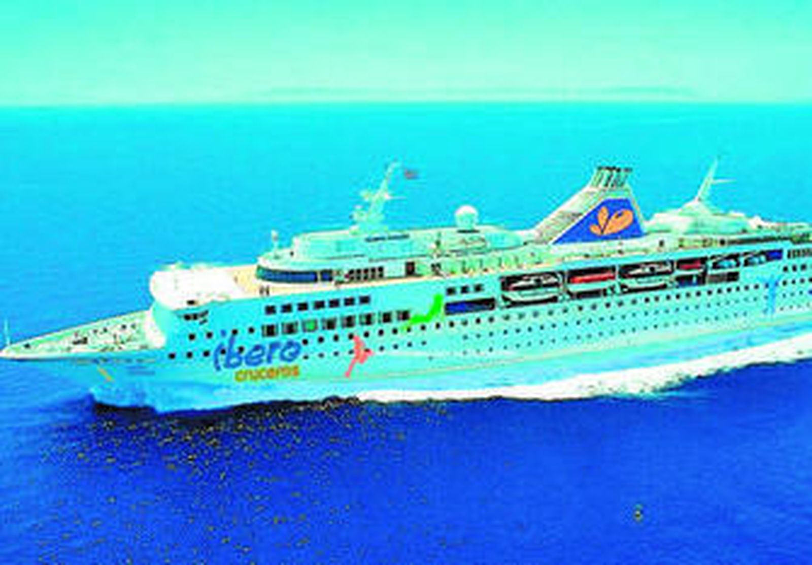 Arriba, el 'Grand Voyager', abajo, su nueva ruta.