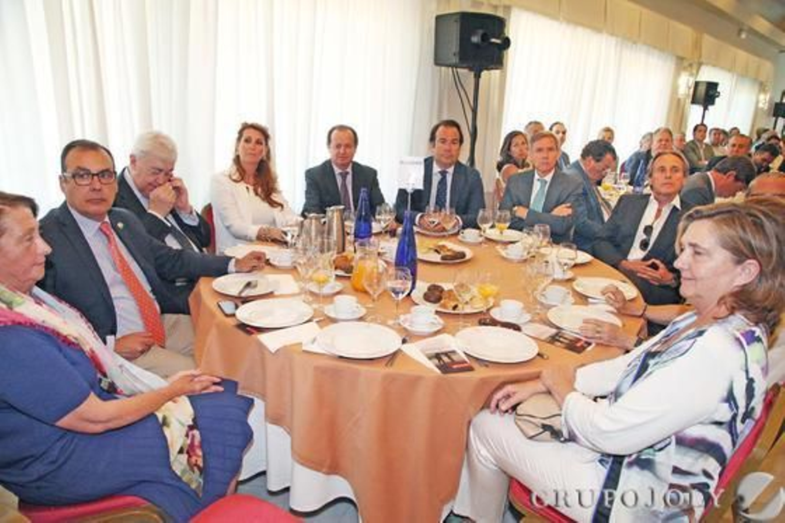 María Dolores Sánchez, Juan Carlos Román, Antonio Camacho O’Neale, Maria Luisa Cuñado Azcárate, Ángel Juan Pascual, Iván Llanza Ortiz, Carlos Campoy Zuasti, Salvador Díez Romero-Valdespino, Ignacio Javier Moreno Vélez, María del Carmen Osborne Fernández y María José Osborne.

Foto: Pascual · Vanesa Lobo