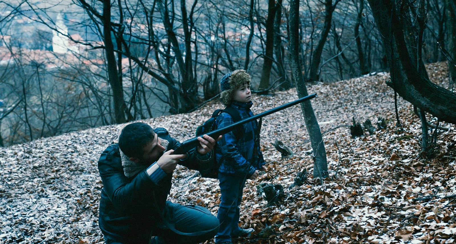 Padre e hijo en una imagen de 'R.M.N.'