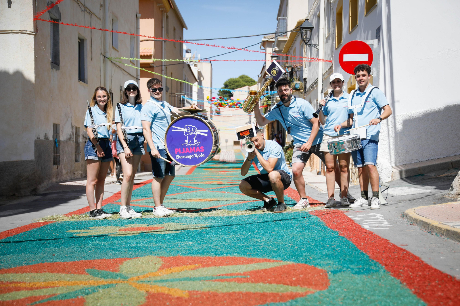Así es la gran alfombra de serrín para que levite la Virgen de Fátima de Tíjola