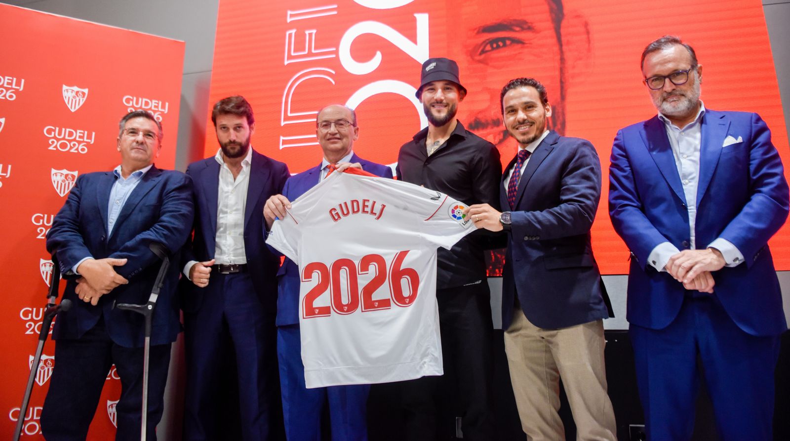 Las imágenes del acto para anunciar la renovacón de Gudelj