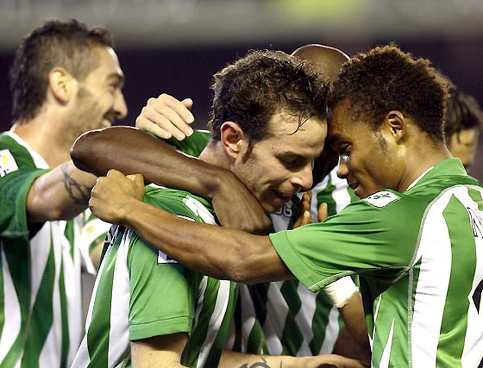 El Betis deja escapar dos puntos ante el Huesca (1-1) en los últimos compases de un partido en el que los de Antonio Tapia terminaron con dos expulsados.

Foto: Antonio Pizarro