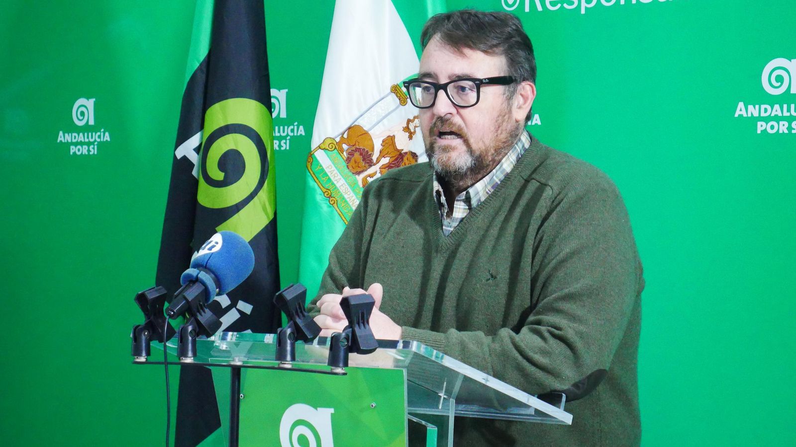 El concejal andalucista Lolo Picardo, presentando la moción.