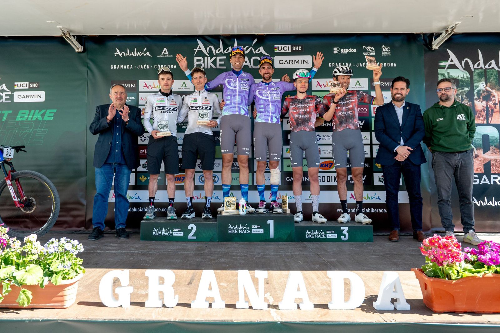 Podio masculino de la primera etapa.