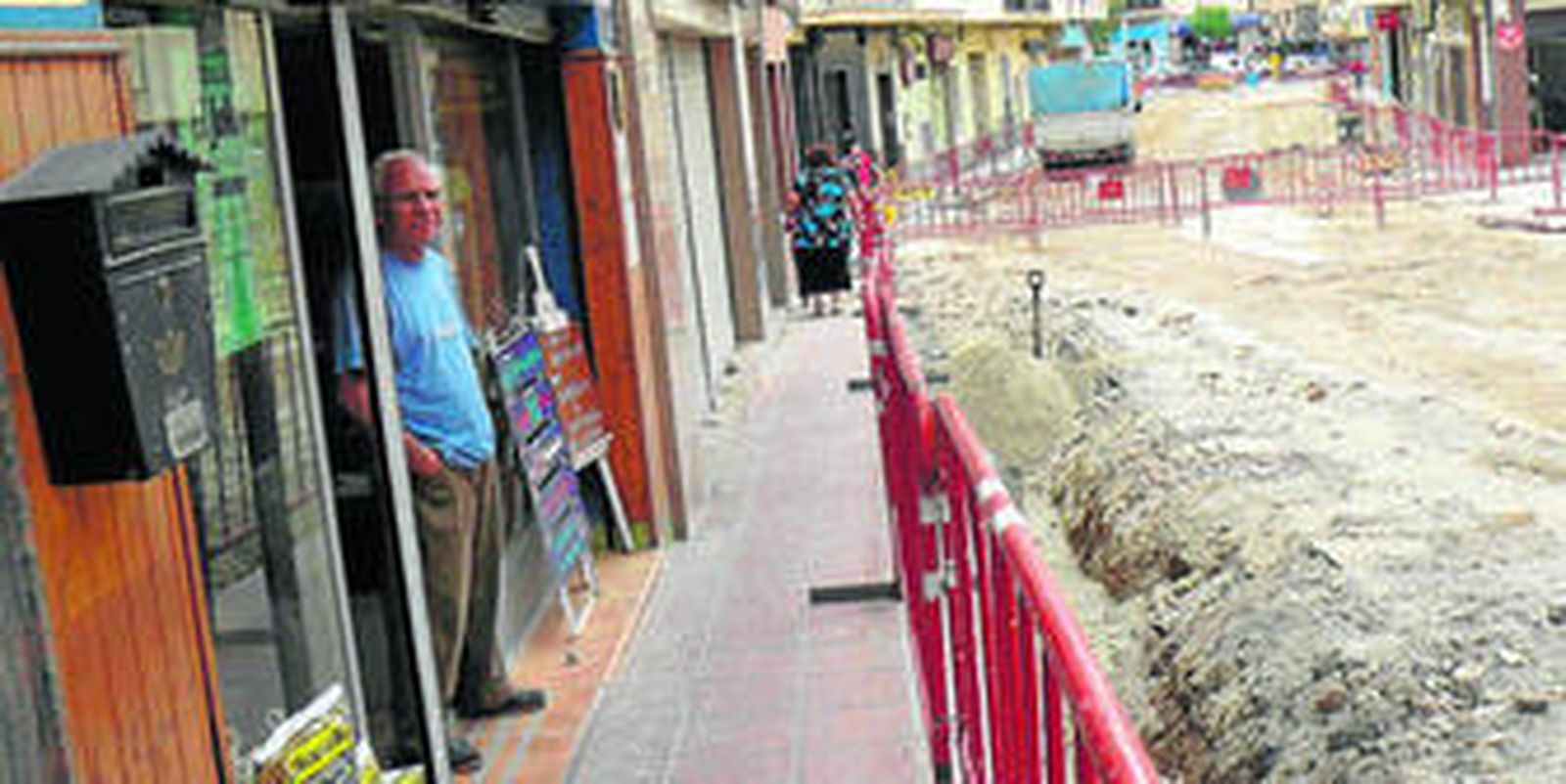 Uno de los establecimientos afectados por las molestias ocasionadas diariamente por las obras en el barrio.