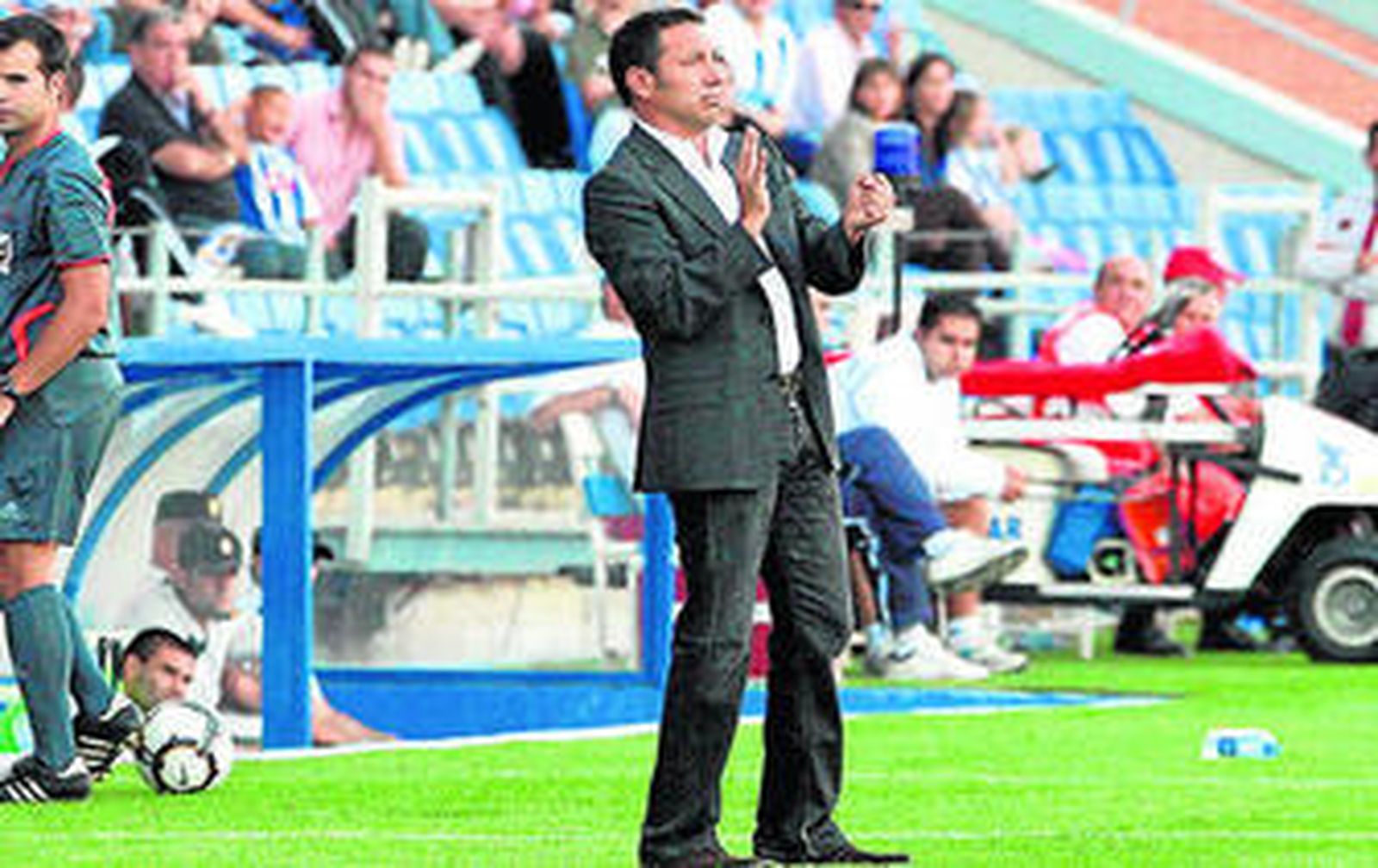 Eusebio da instrucciones a sus hombres en el Nuevo Colombino.