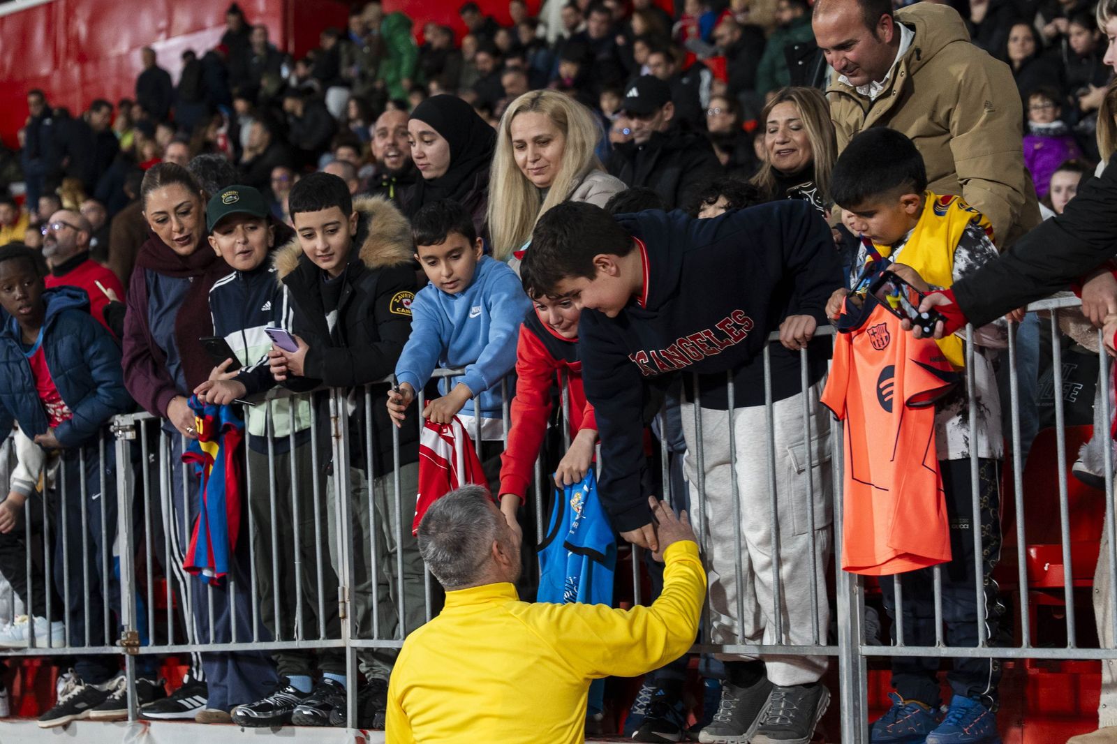 Fotogalería del partido homenaje a Guillermo Blanes entre los veteranos de la UD Almería y el FC Barcelona
