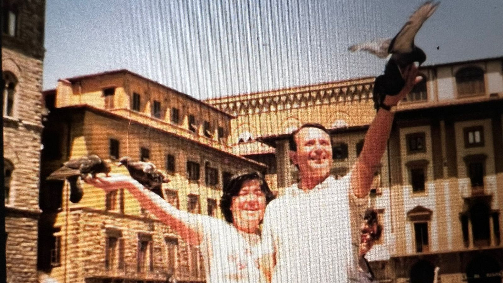 Con don José María, su marido, que también fue maestro, ya tristemente fallecido