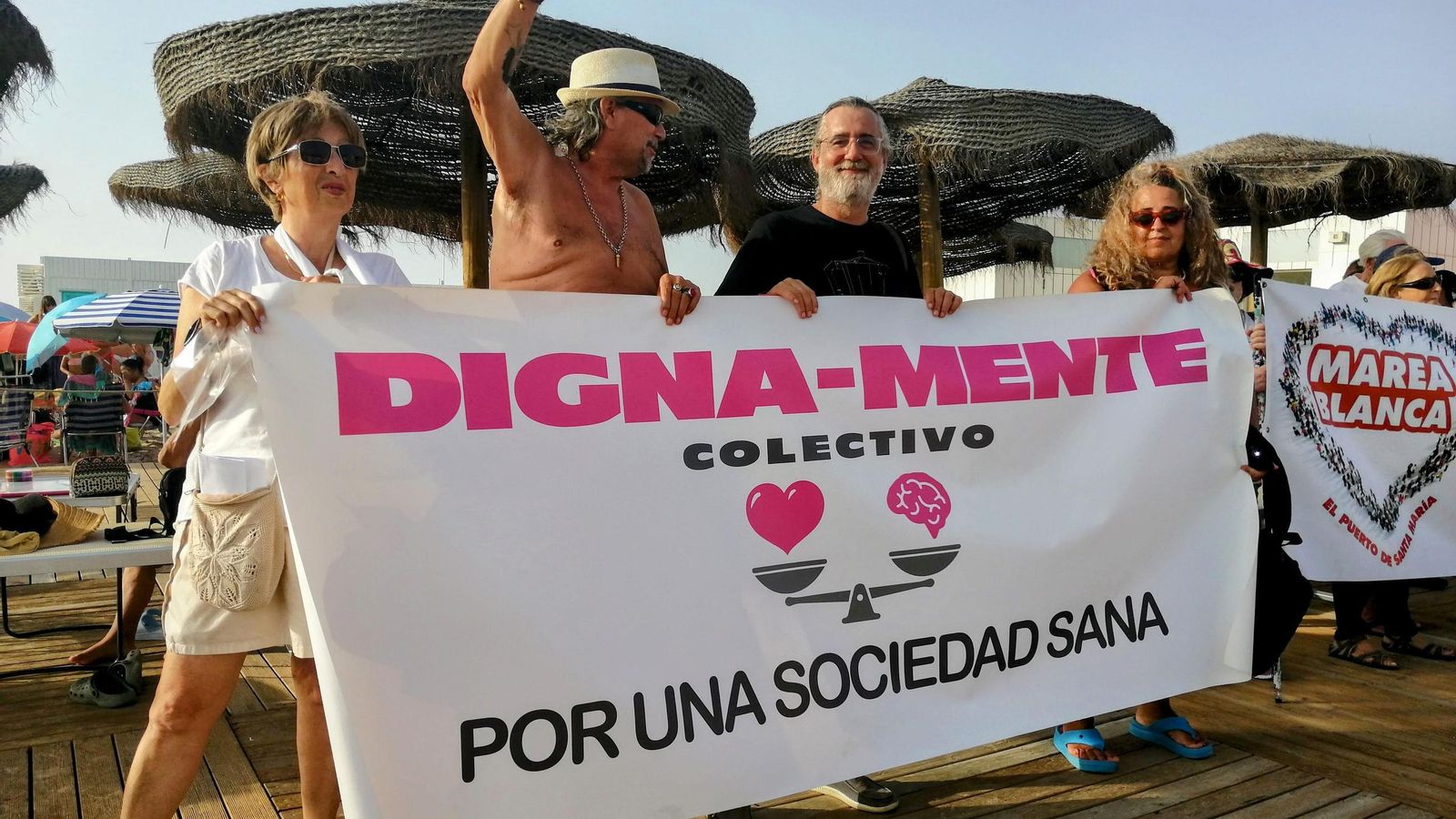 Protesta de Marea Blanca en la playa de Camposoto