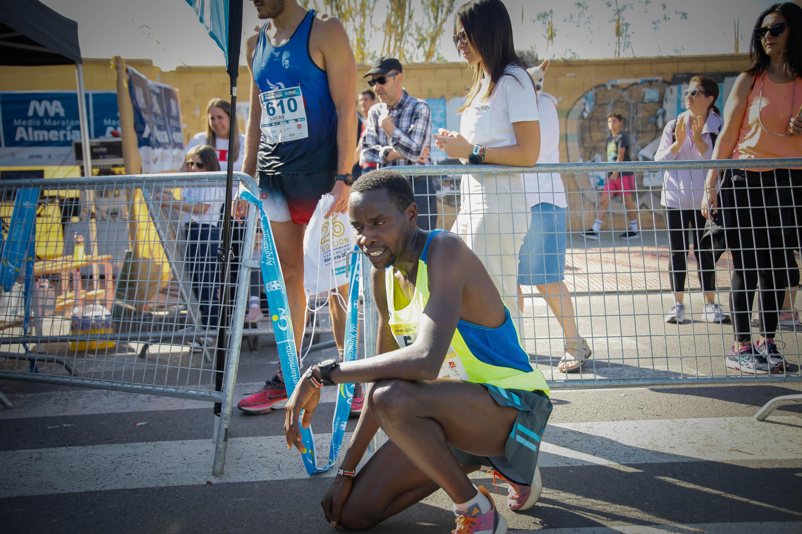 Imágenes de la llegada de la Media maratón Ciudad de Almería
