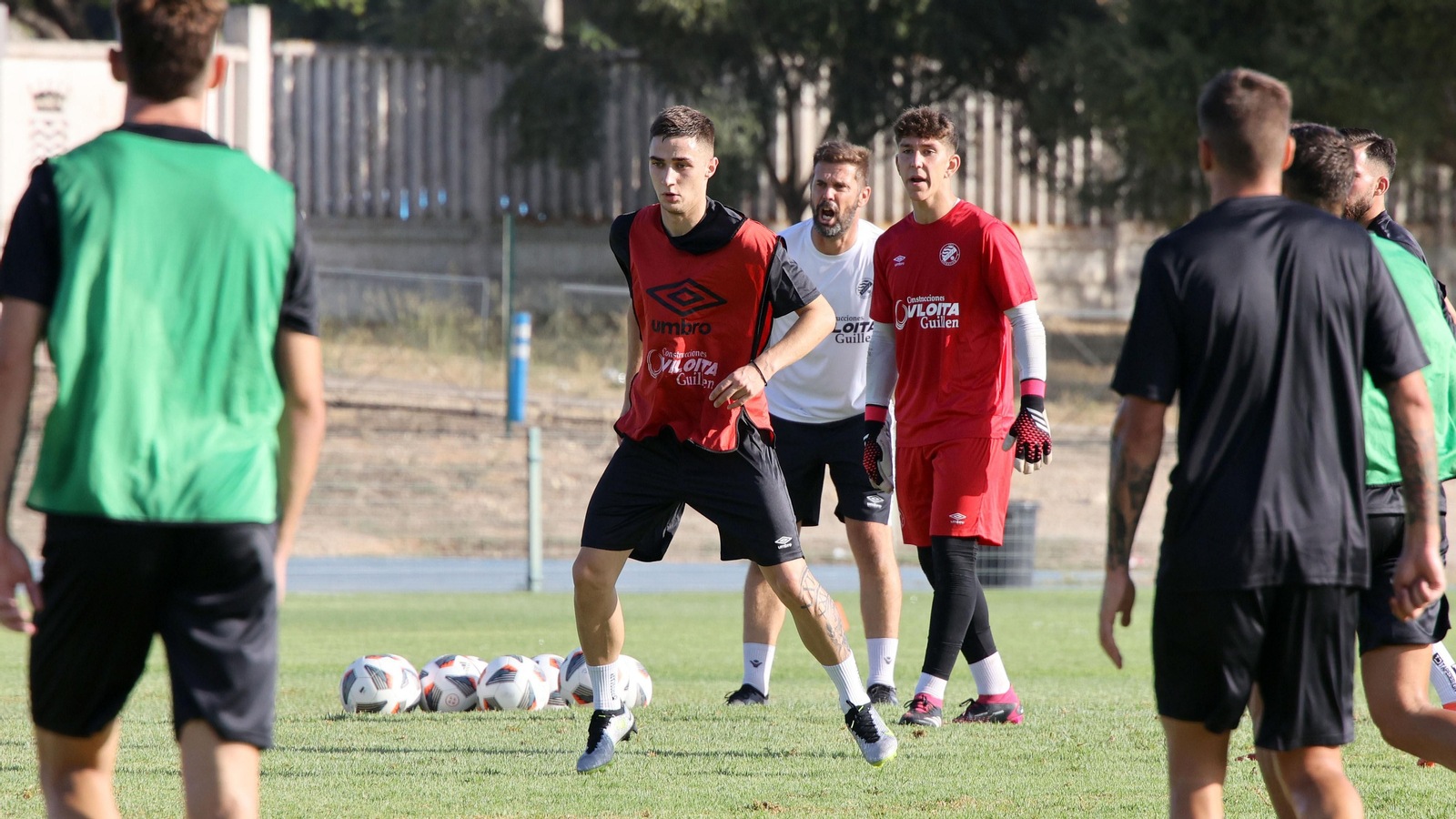 Imágenes del primer entrenamiento de pretemporada del Xerez DFC