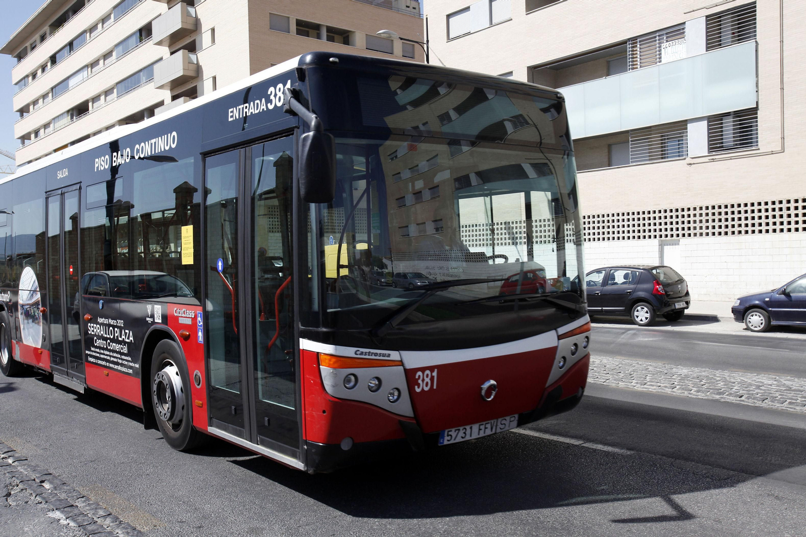 Imagen de archivo de un autobús de Granada capital