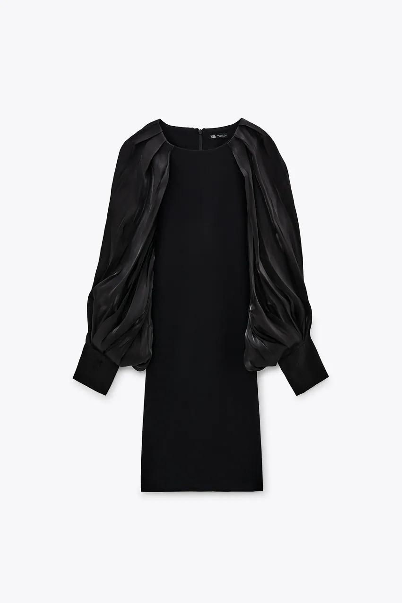 Vestido de Zara (39,95 euros).