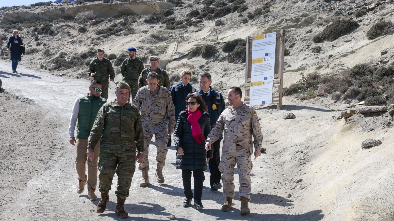 La ministra ha visitado la Isla de Alborán. La ministra ha visitado la Isla de Alborán.
