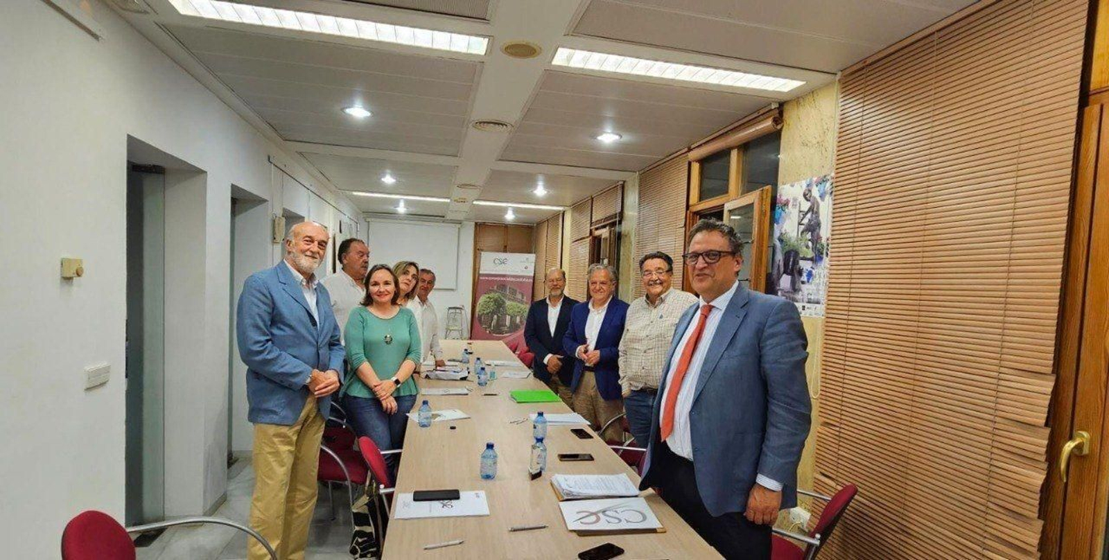 Reunión de miembros del Consejo con el exedil de Hacienda, Salvador Fuentes. Reunión de miembros del Consejo con el exedil de Hacienda, Salvador Fuentes.