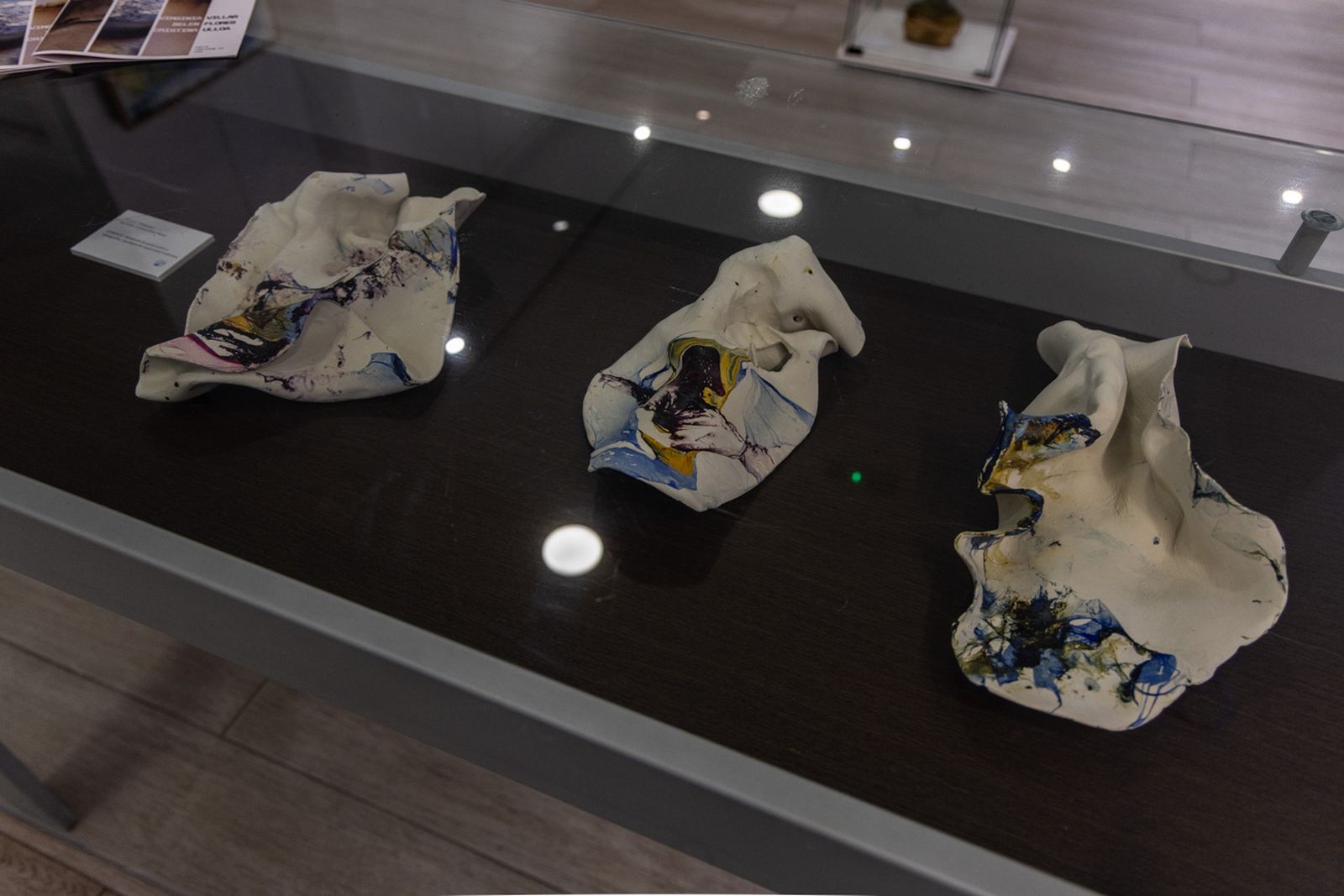 Tres artistas y un destino: ‘Telúrico_est’ trae a Jaén la experimentación de la plástica contemporánea, en imágenes