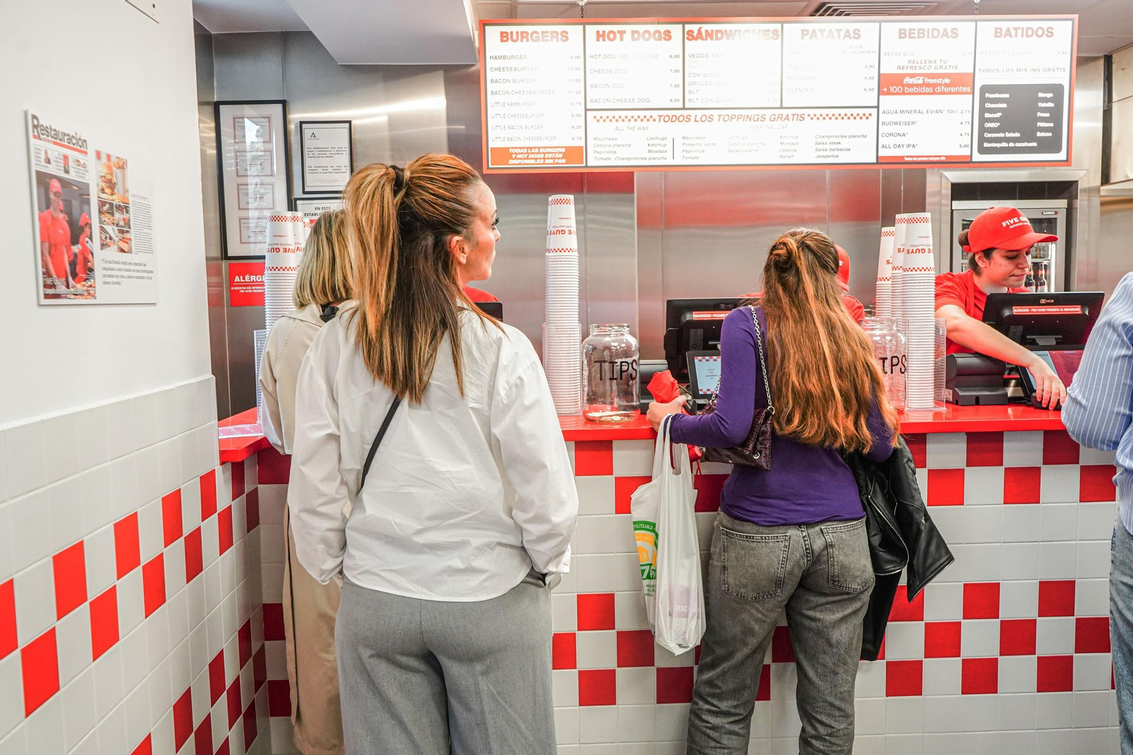 Así es la nueva hamburguesería del centro de Granada: todas las imágenes de Five Guys