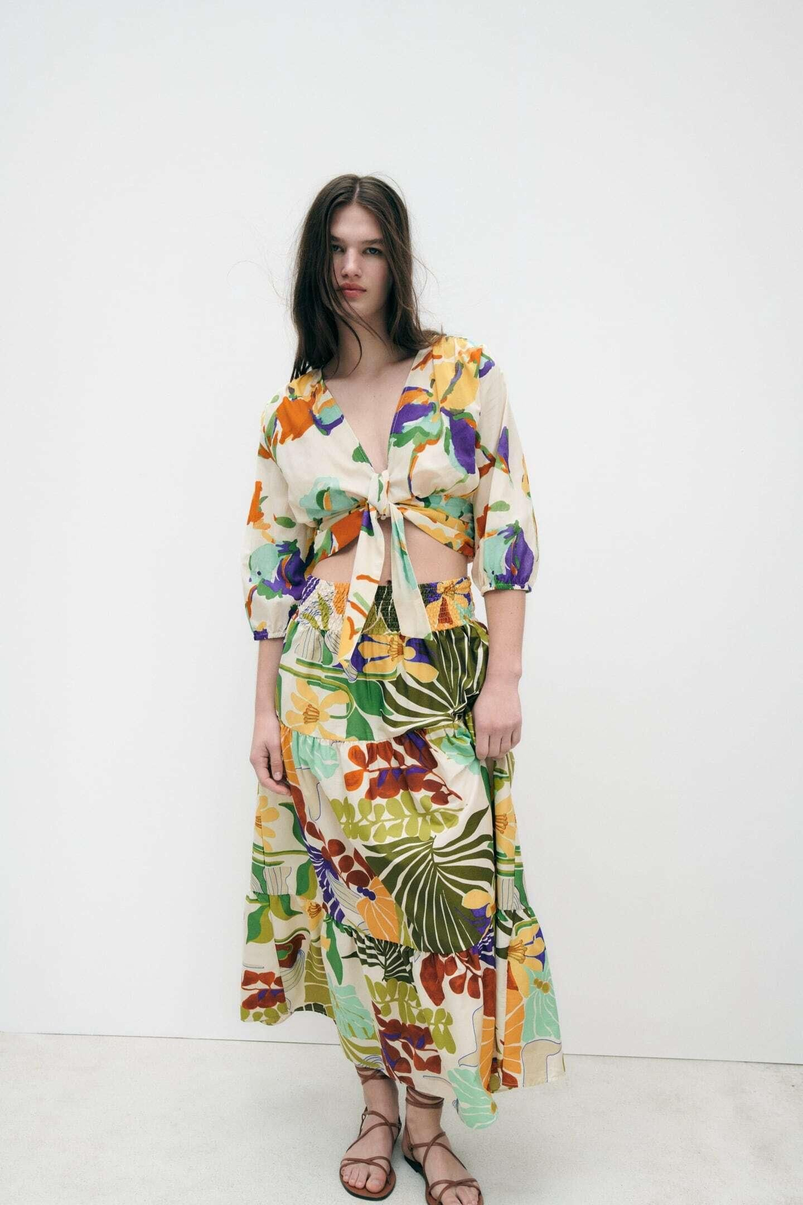 Falda con estampado de Zara.