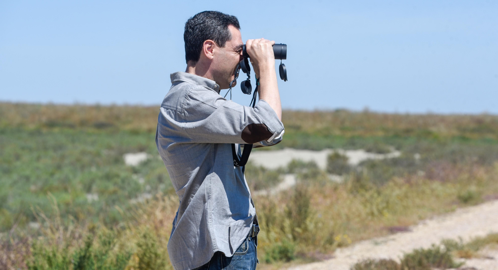 La visita del presidente de la Junta de Andalucía a la finca Veta la Palma, en imágenes