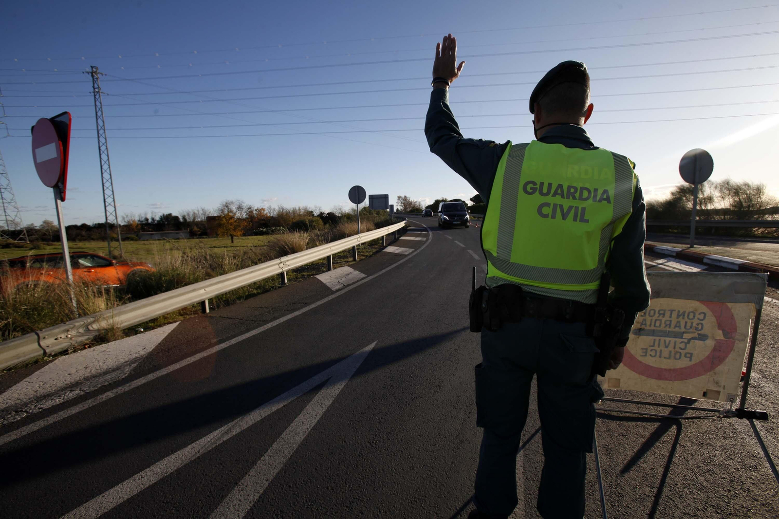 Controles de la Guardia Civil en los accesos a la costa de Huelva