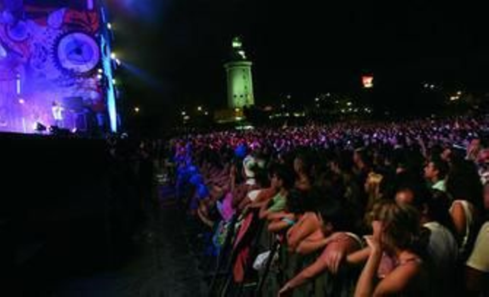 Miles de personas asisten al concierto de David Bisbal, en la inauguración de la Feria de agosto del pasado año.