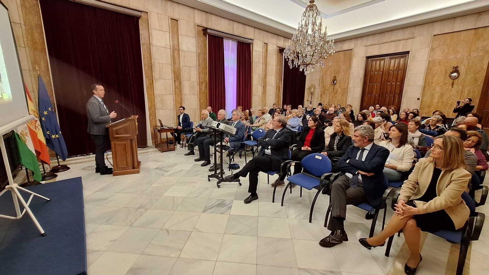 Casi un centenar de personas asisten a la proyección del documental