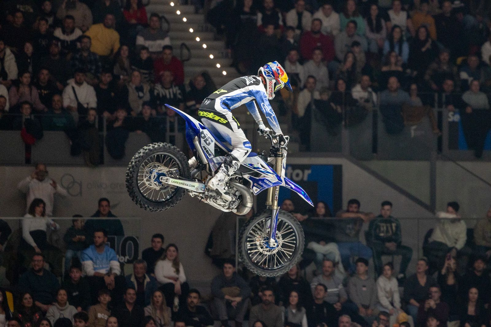 En imágenes: el Olivo Arena vibra con piruetas y motor en estado puro en el Soloflow Freestyle (1)