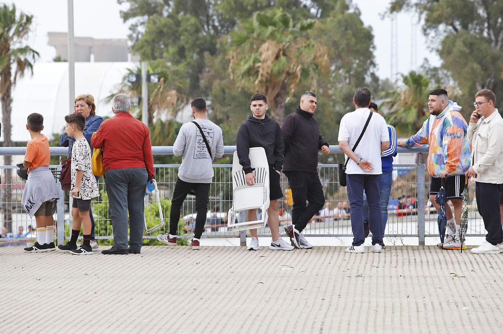 Largas colas para comprar las últimas entradas de la final del Recreativo de Huelva