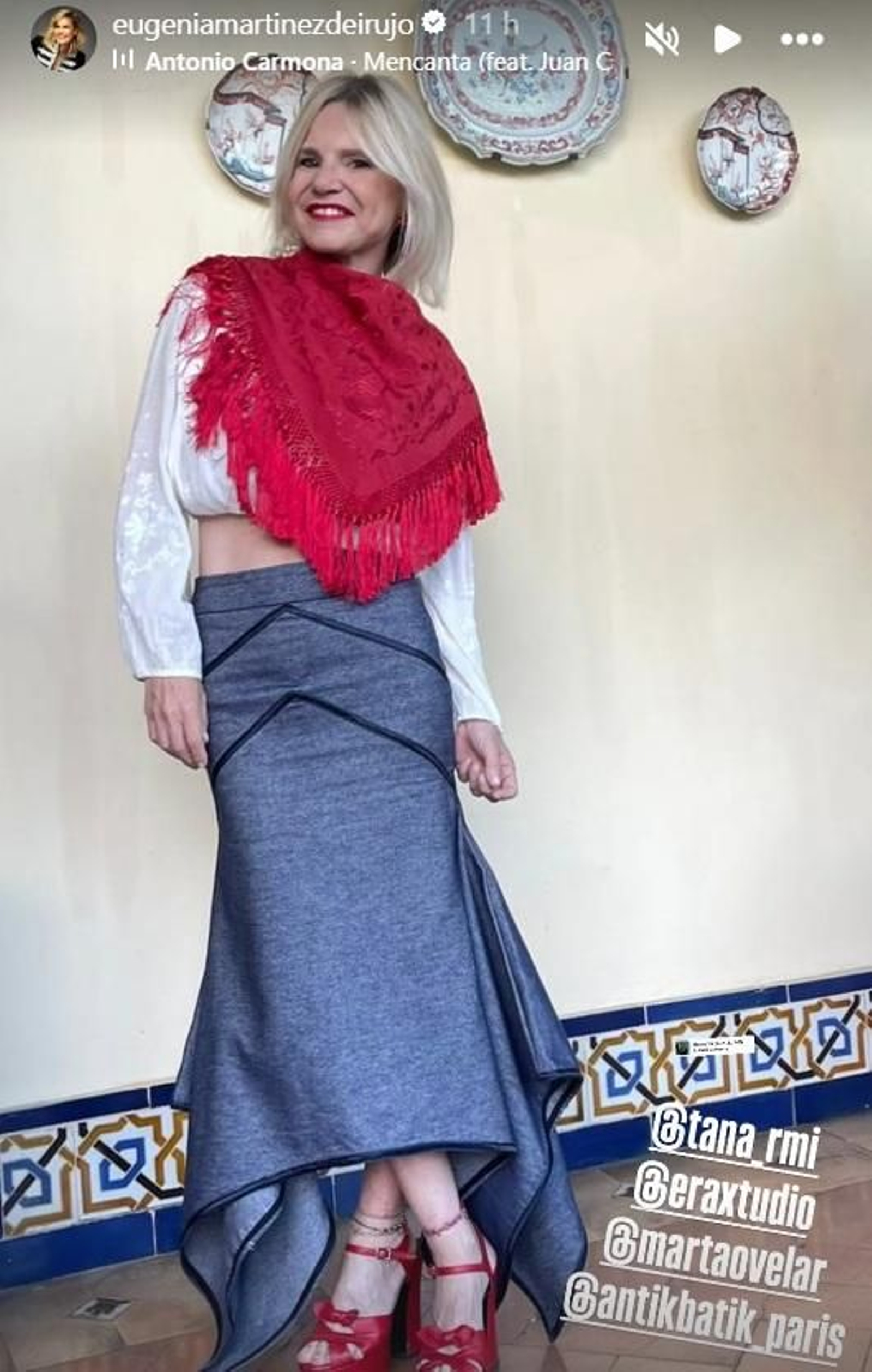 Eugenia Martínez de Irujo con look para la noche del pescaíto.