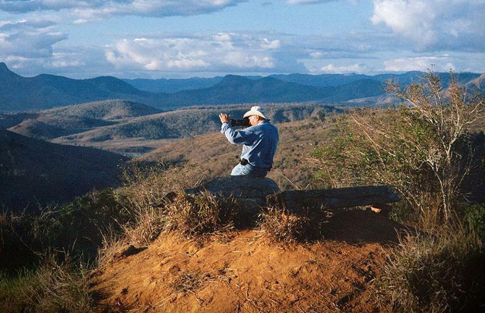 Fotograma del documental ‘La sal de la Tierra’ con Sebastiao Salgado.