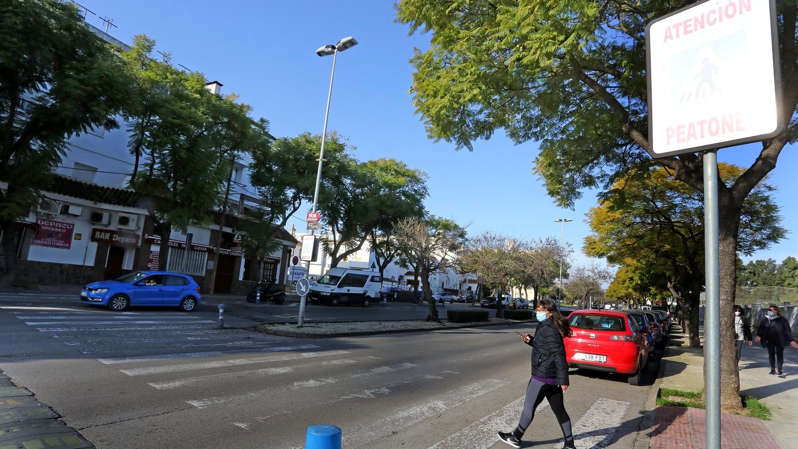 En este paso de cebra se padeció otra muerte en 2010. Obsérvese la señal descolorida.