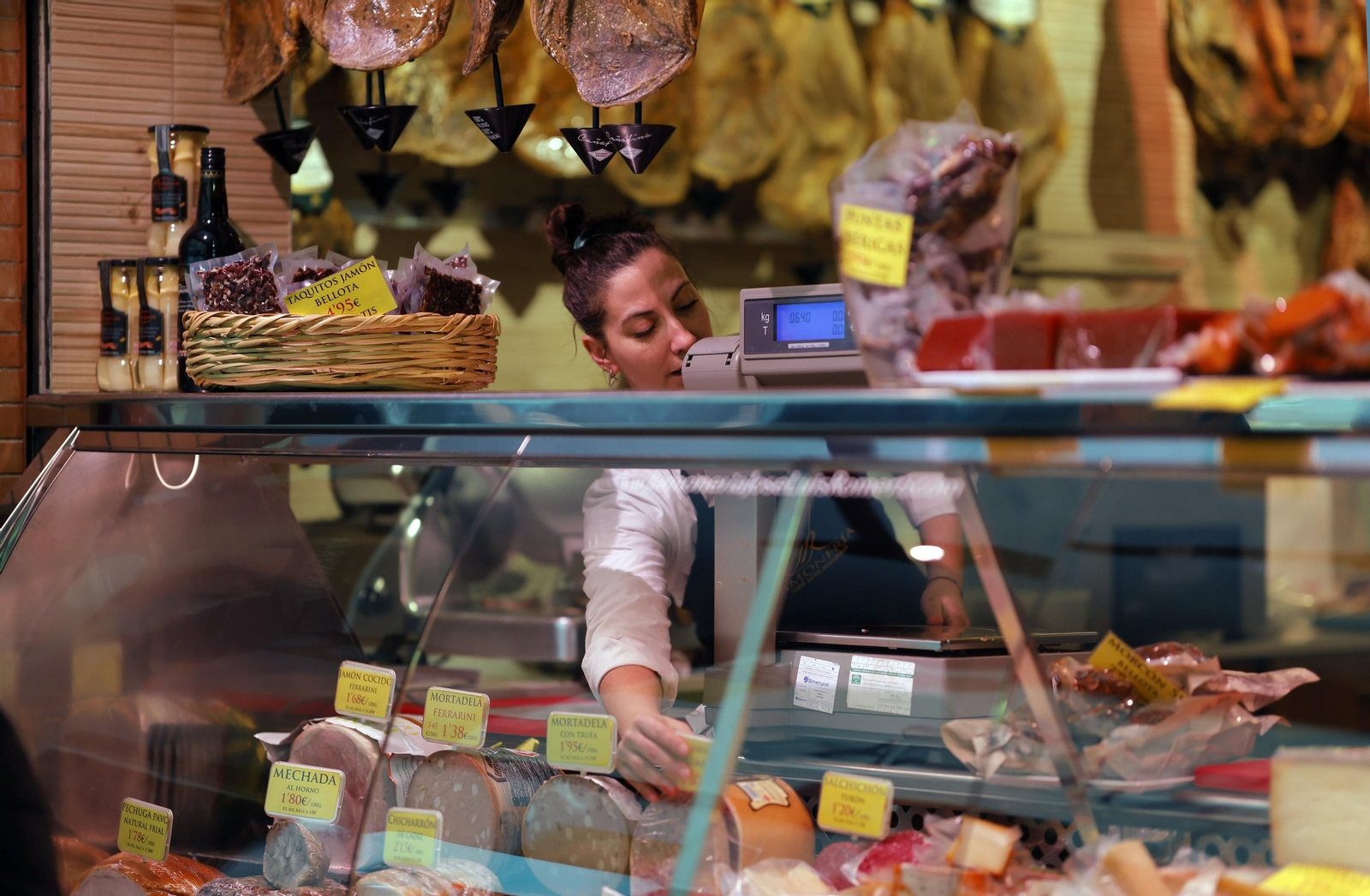 Así están los precios en el mercado de Triana, todas las imágenes