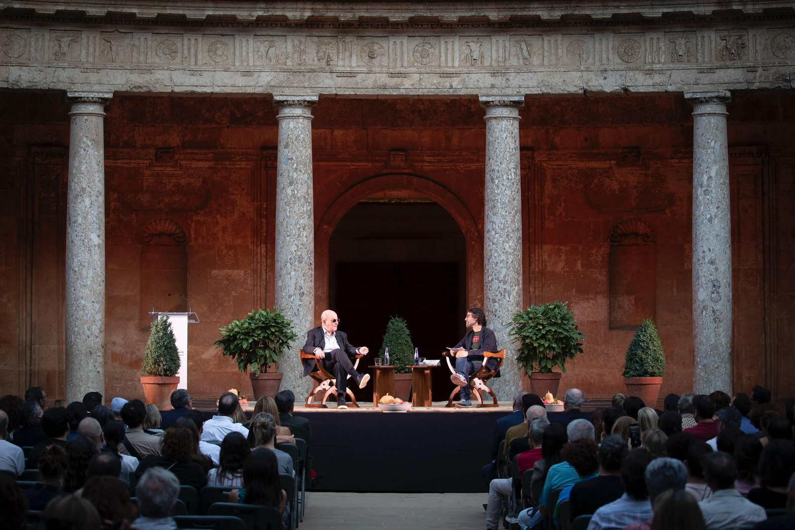 Salman Rushdie inaugura cultur_ALH en el Palacio de Carlos V de Granada: las imágenes