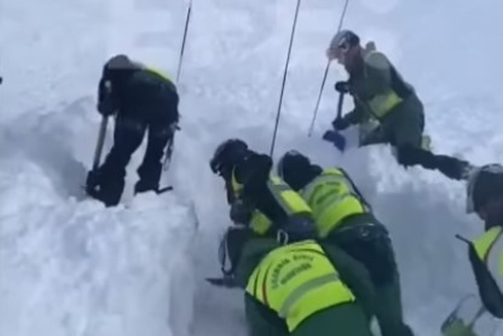 Rescate de los esquiadores tras la avalancha en Panticosa.
